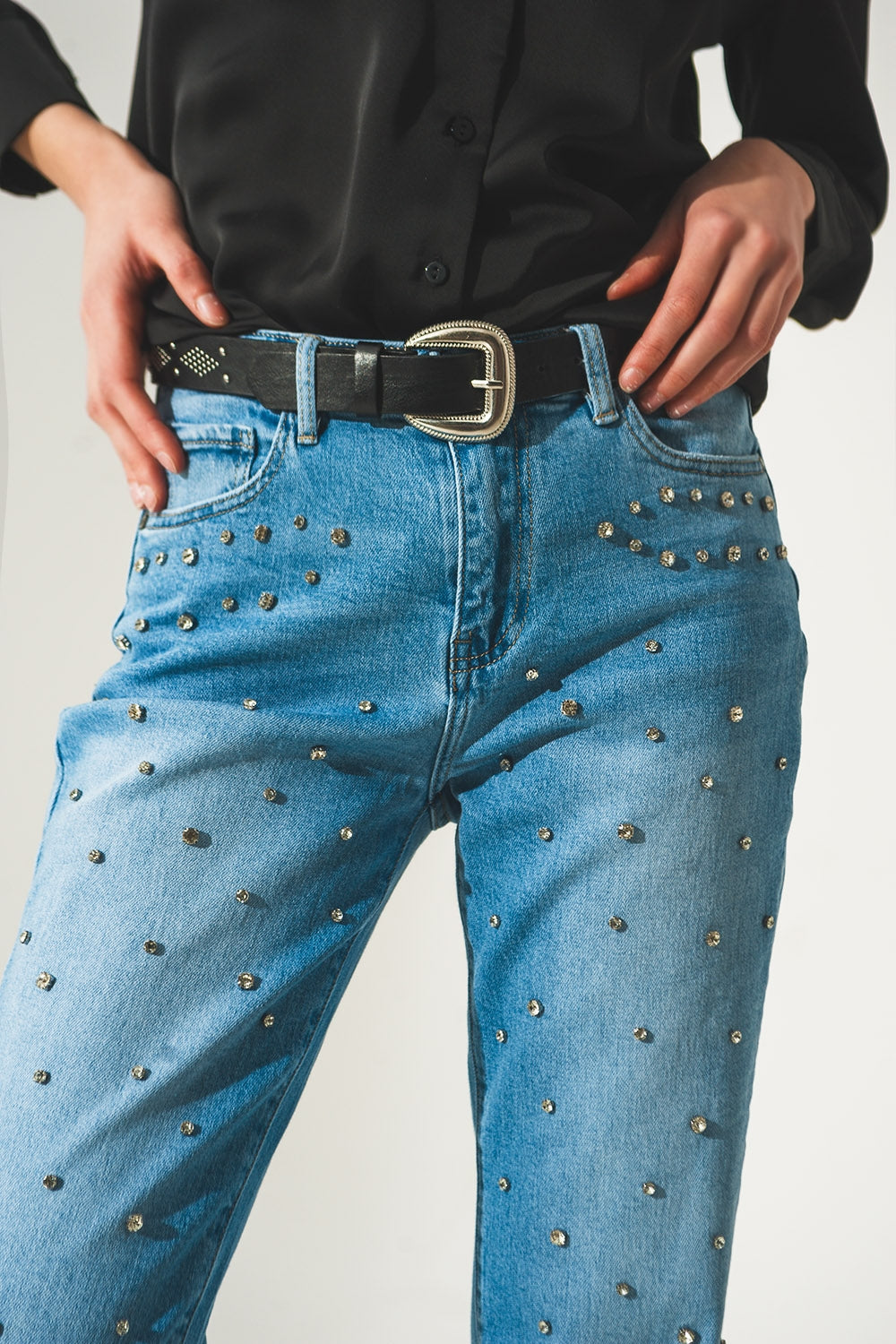 Vaqueros con diseño integral de strass