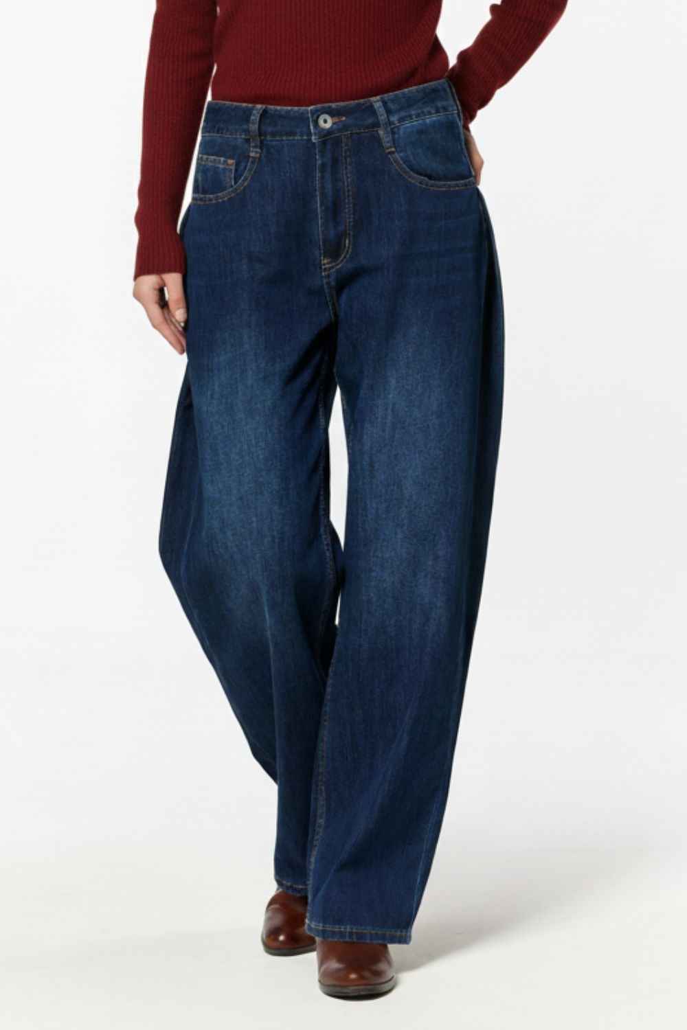 Vaqueros de pierna ancha con detalle de pinzas laterales en azul oscuro