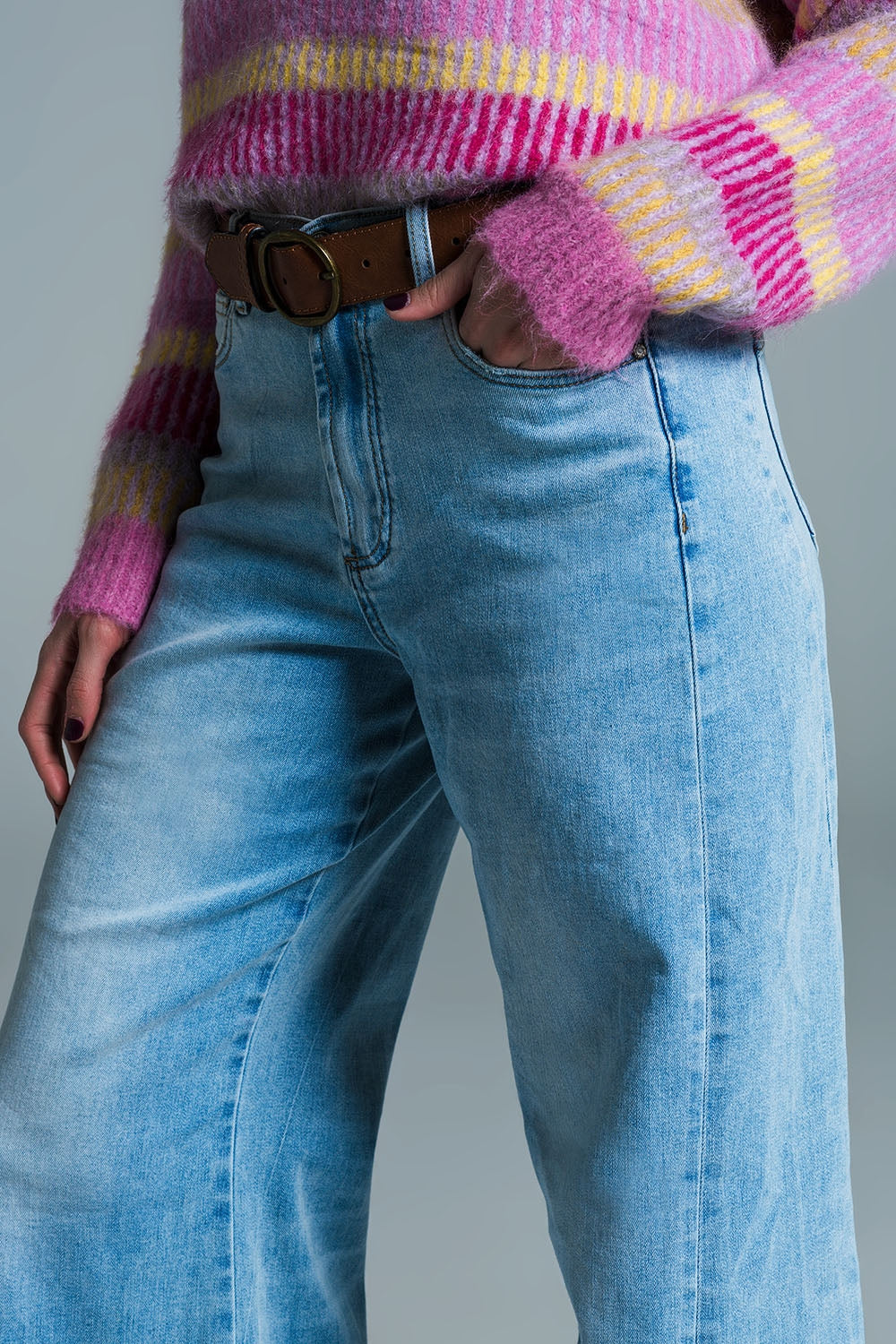 Vaqueros de pierna ancha estilo Mom en lavado claro