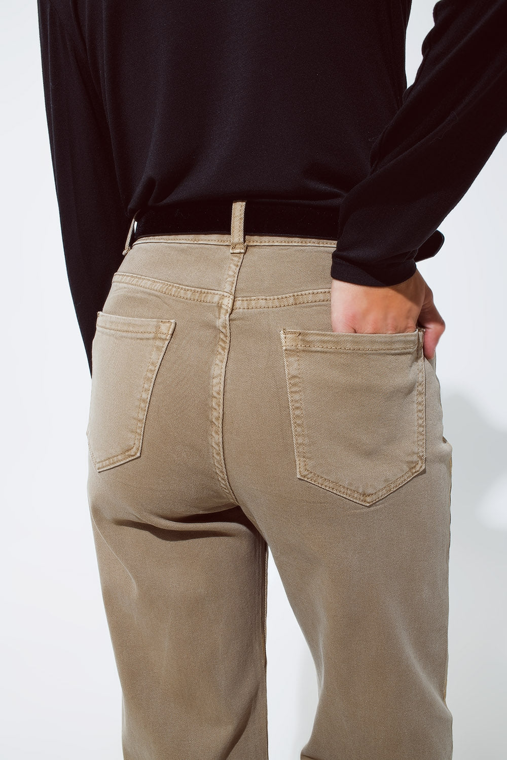 Vaqueros dorados de pierna recta con brillo metálico