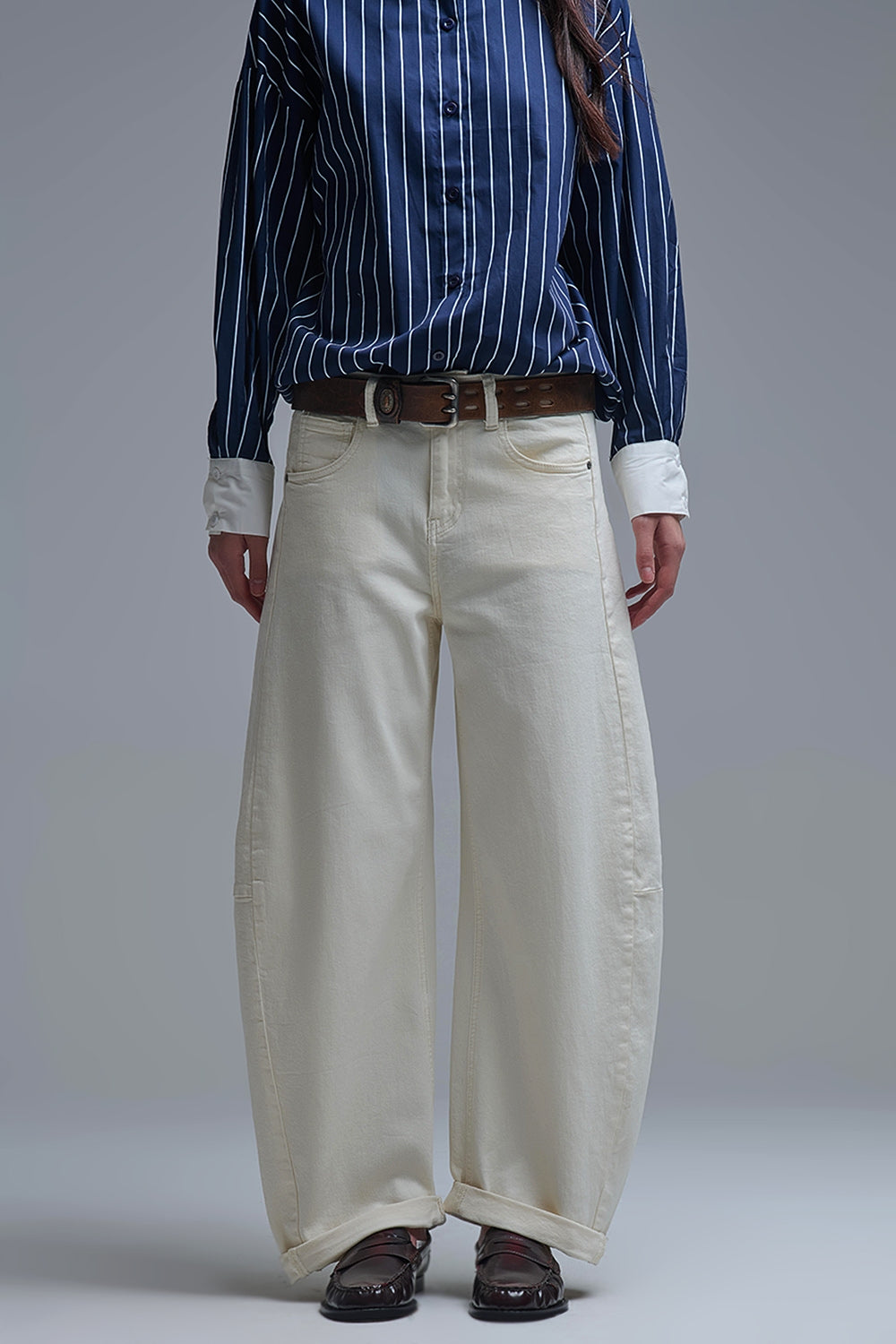 Q2 Vaqueros globo en color crema con bolsillos