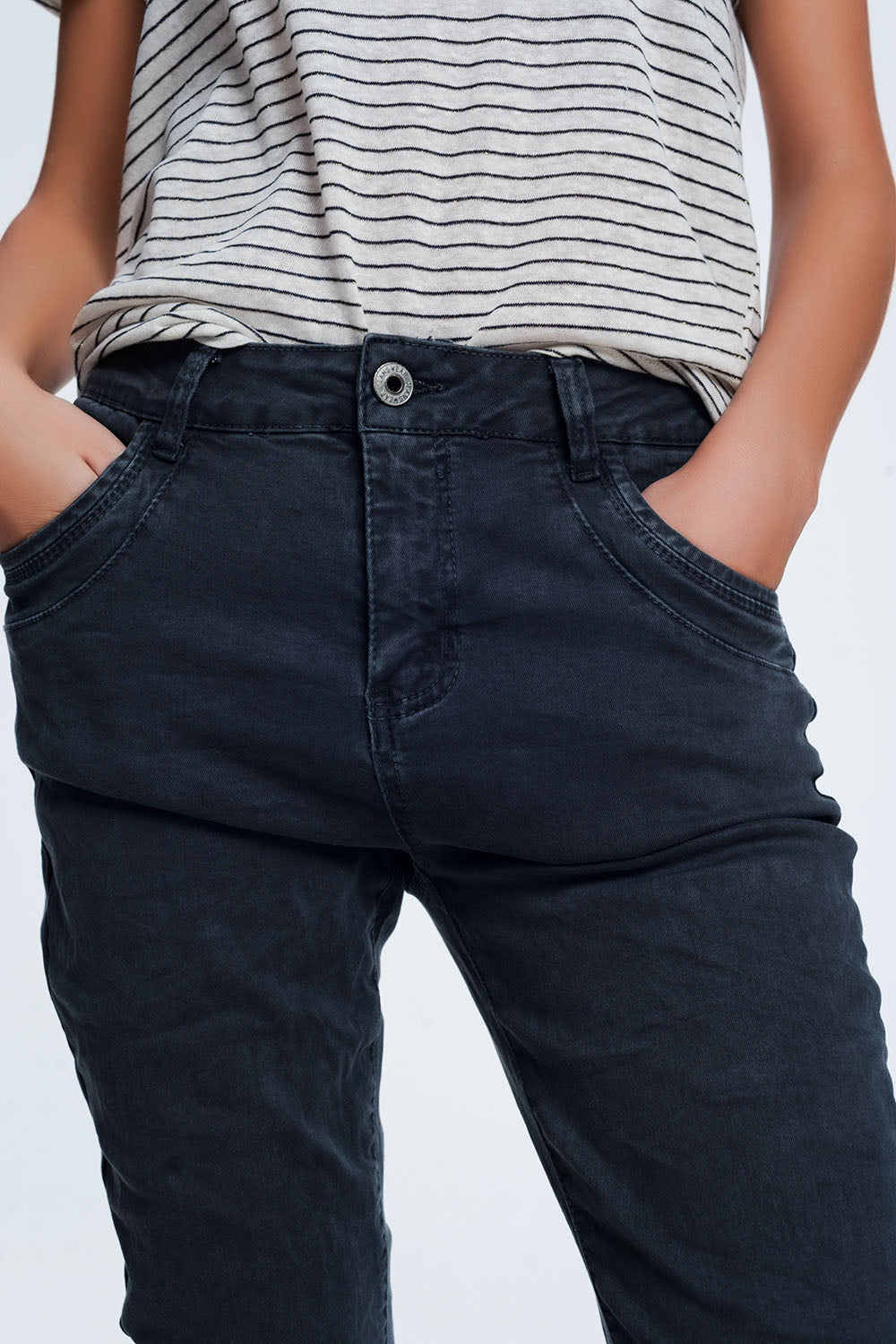 Vaqueros gris de tiro caído