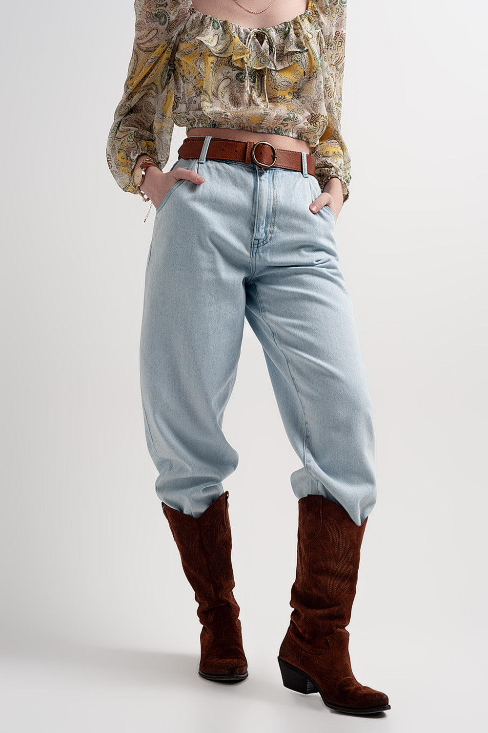 Vaqueros mom holgados de talle alto con lavado claro