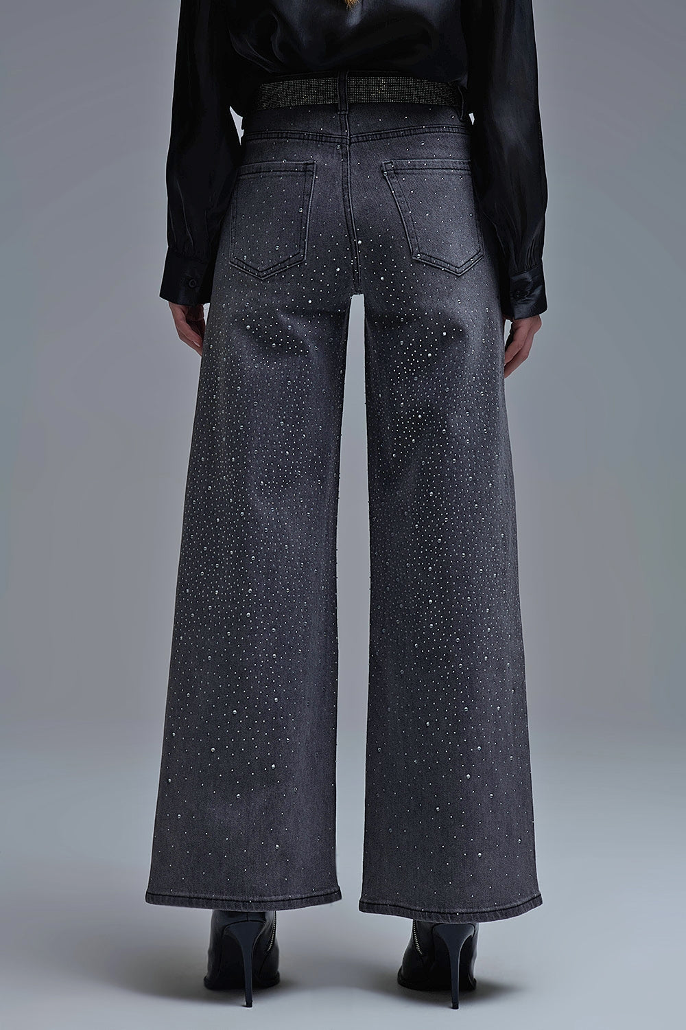 Vaqueros negros de pata ancha con strass