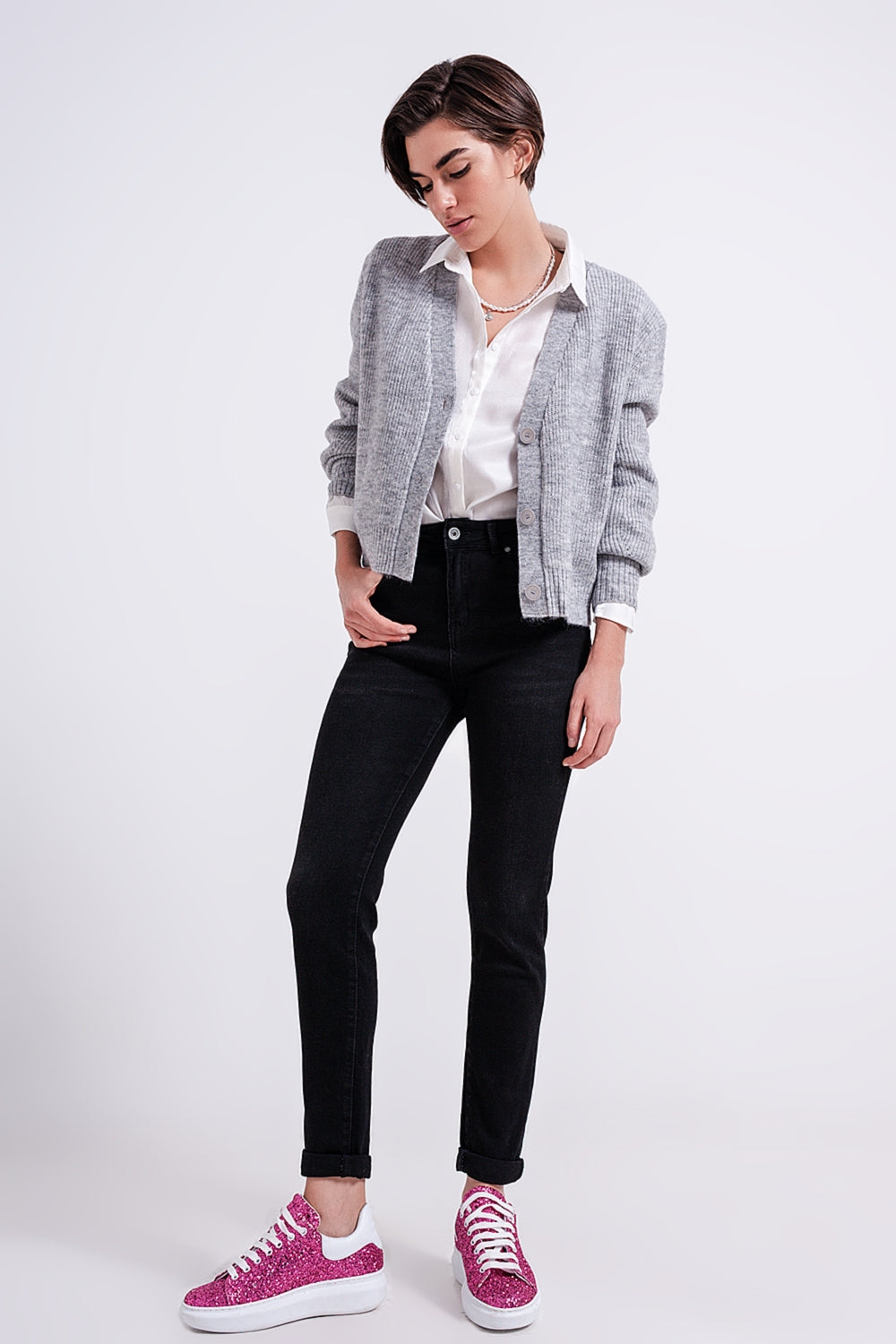 Vaqueros negros de talle muy alto y corte pitillo