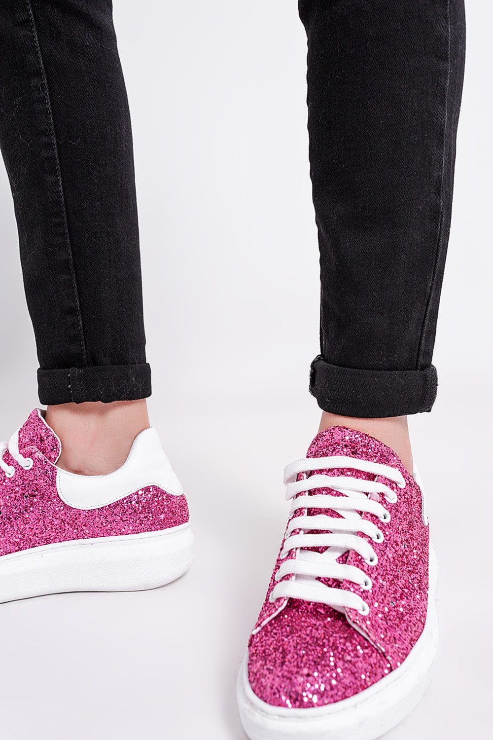 Vaqueros negros de talle muy alto y corte pitillo