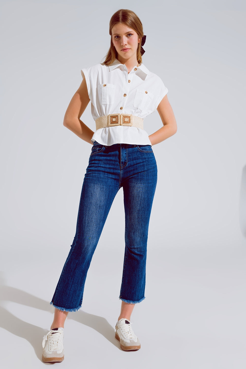 Vaqueros pitillo acampanados con dobladillo crudo en lavado medio