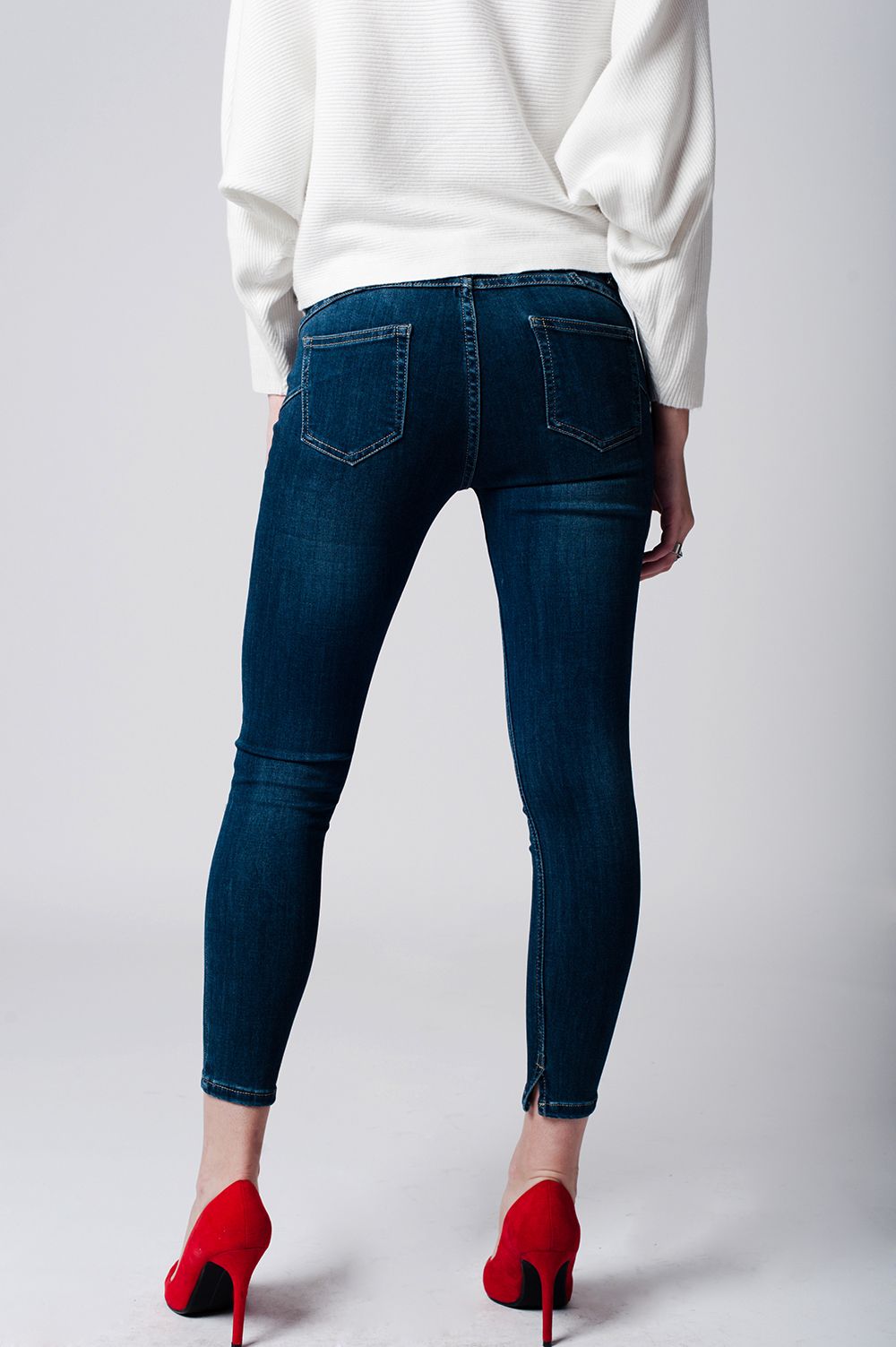 Vaqueros pitillo de talle bajo en denim oscuro