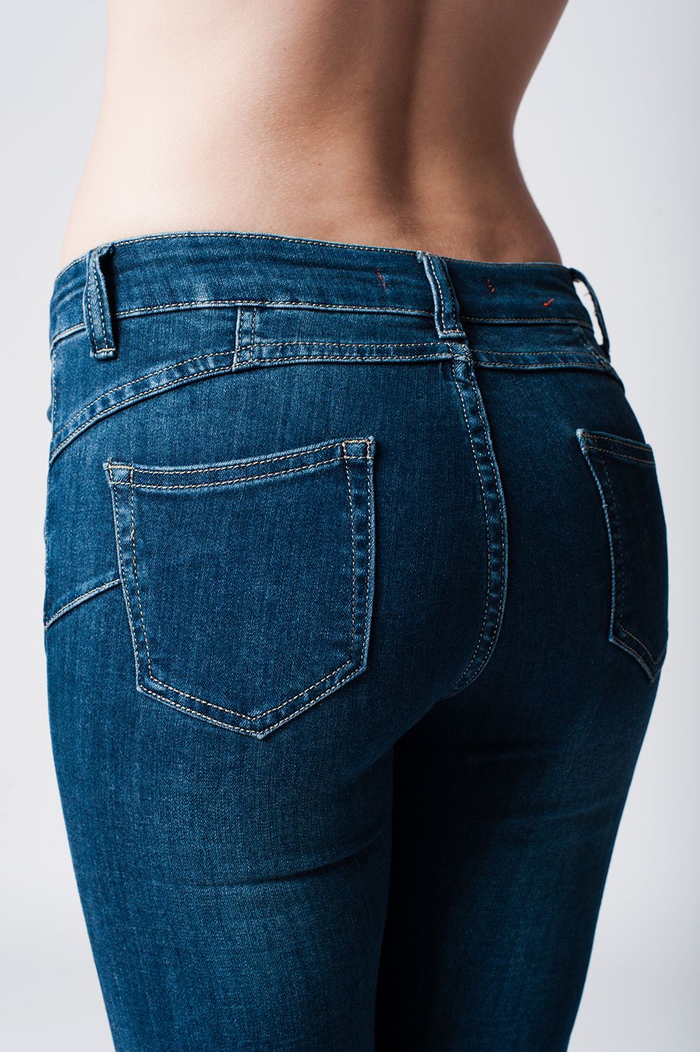 Vaqueros pitillo de talle bajo en denim oscuro