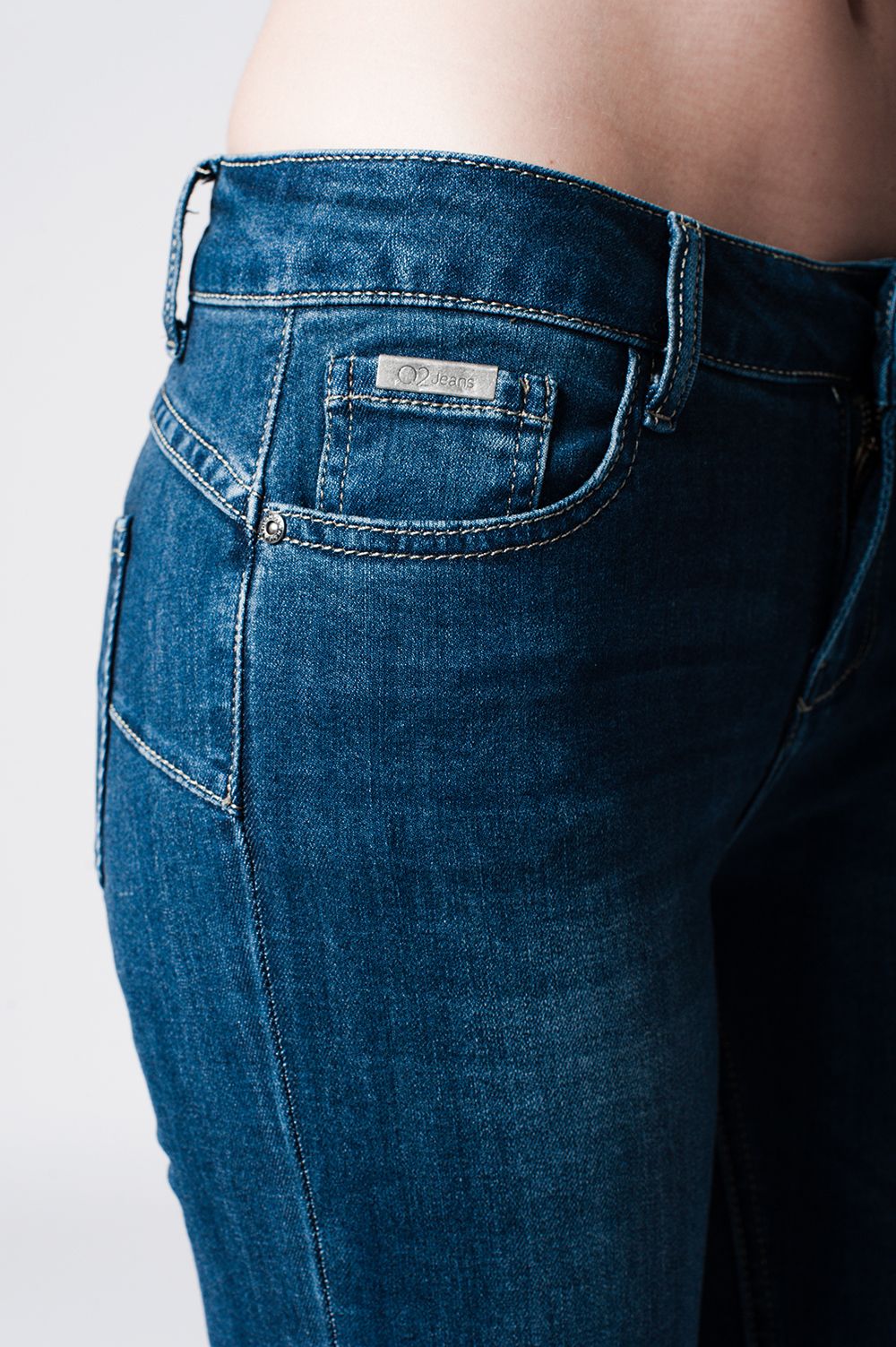 Vaqueros pitillo de talle bajo en denim oscuro