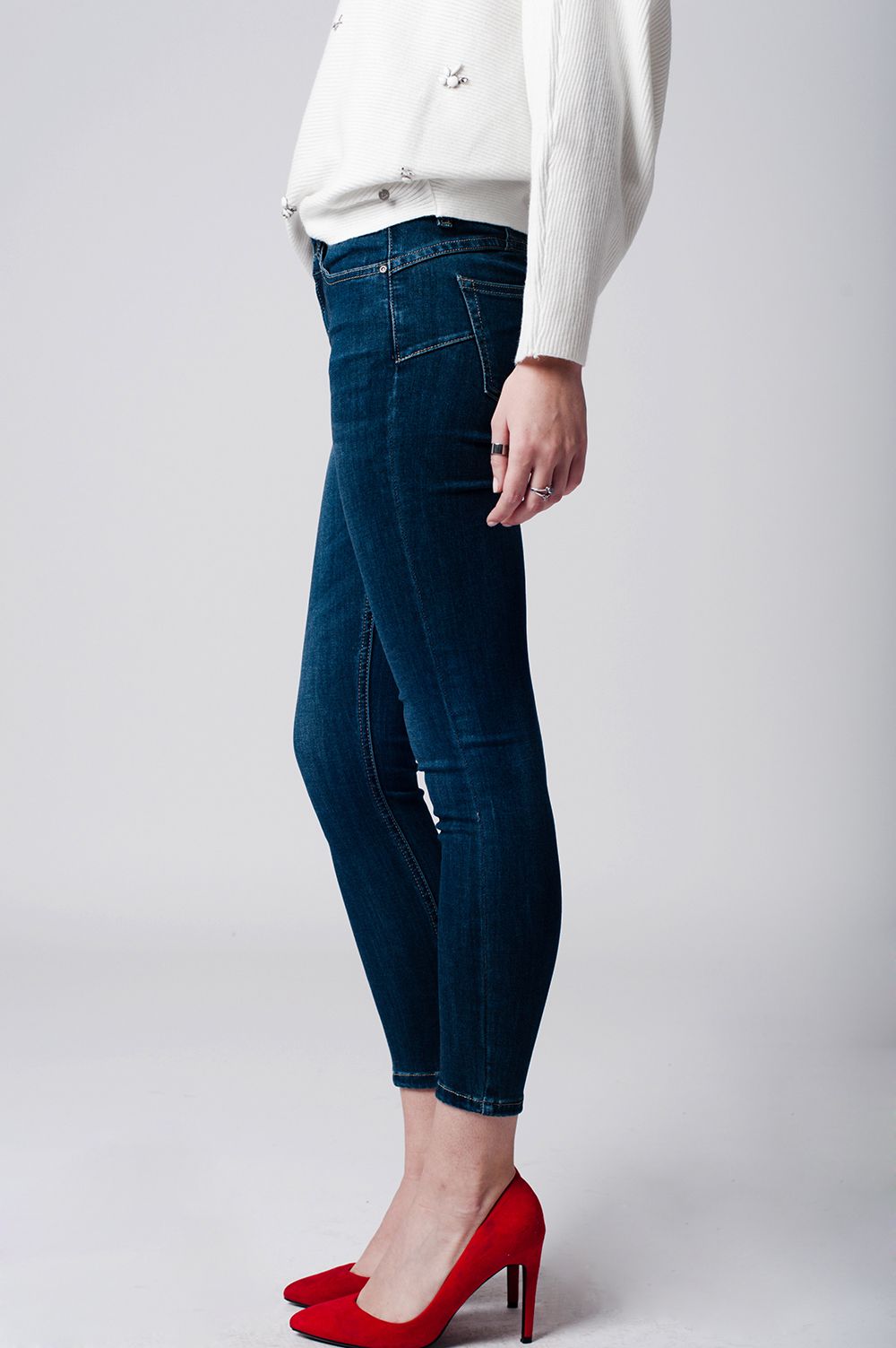 Vaqueros pitillo de talle bajo en denim oscuro