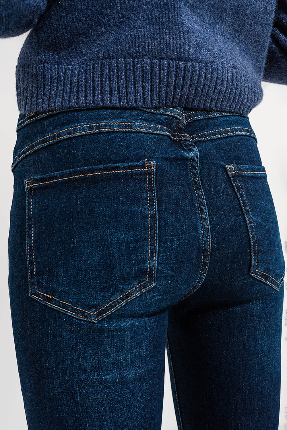 Vaqueros pitillo talle alto color azul oscuro