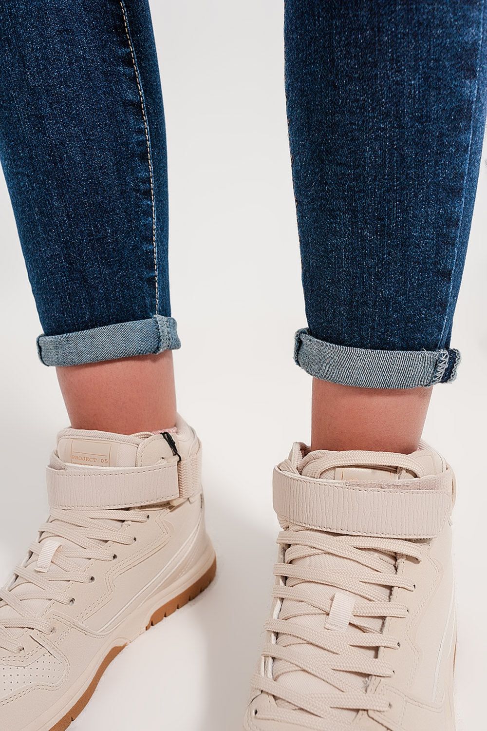 Vaqueros pitillo talle alto color azul oscuro