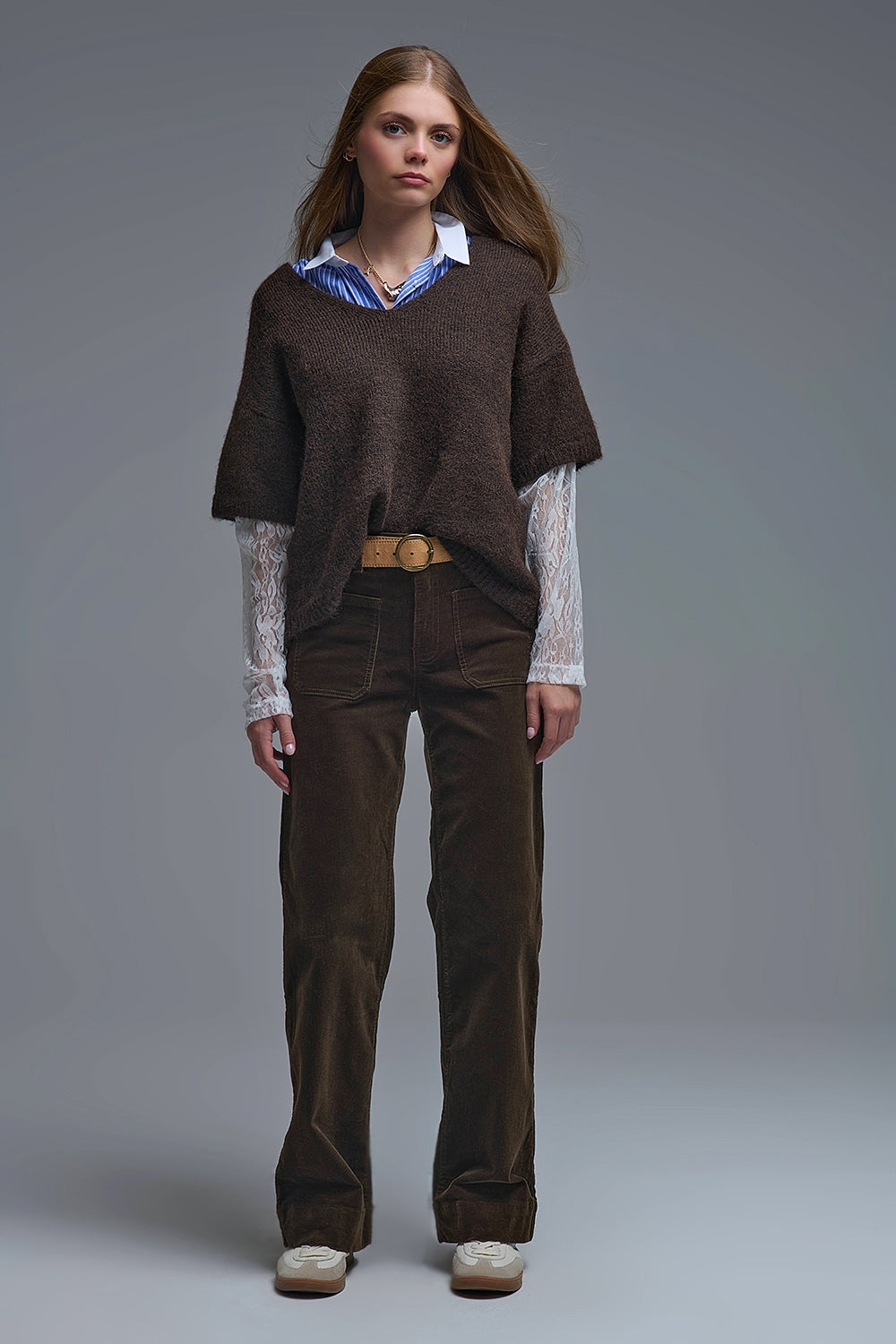 Vaqueros rectos de pana en marrón con bolsillos