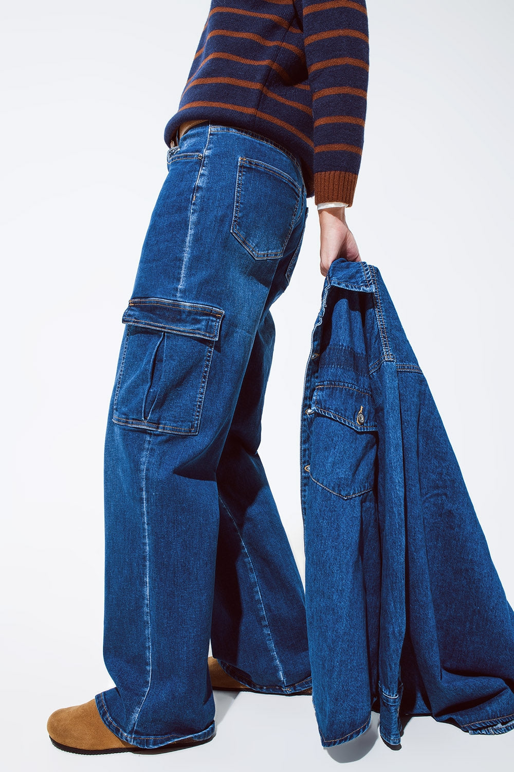 Vaqueros rectos estilo cargo en lavado medio