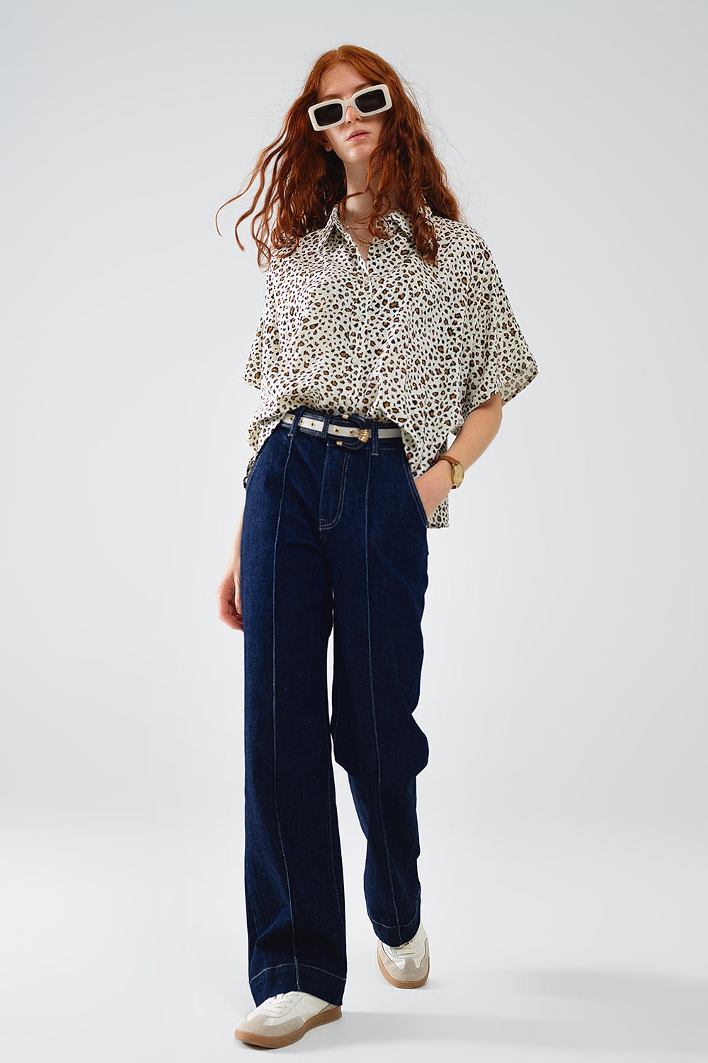 Vaqueros rectos largos azul oscuro con pespunte de contraste