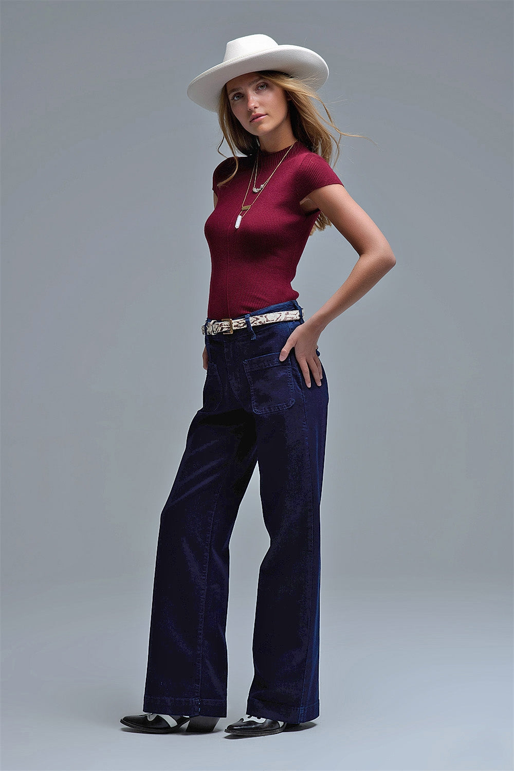 Vaqueros rectos marinos con detalle de bolsillo en azul oscuro