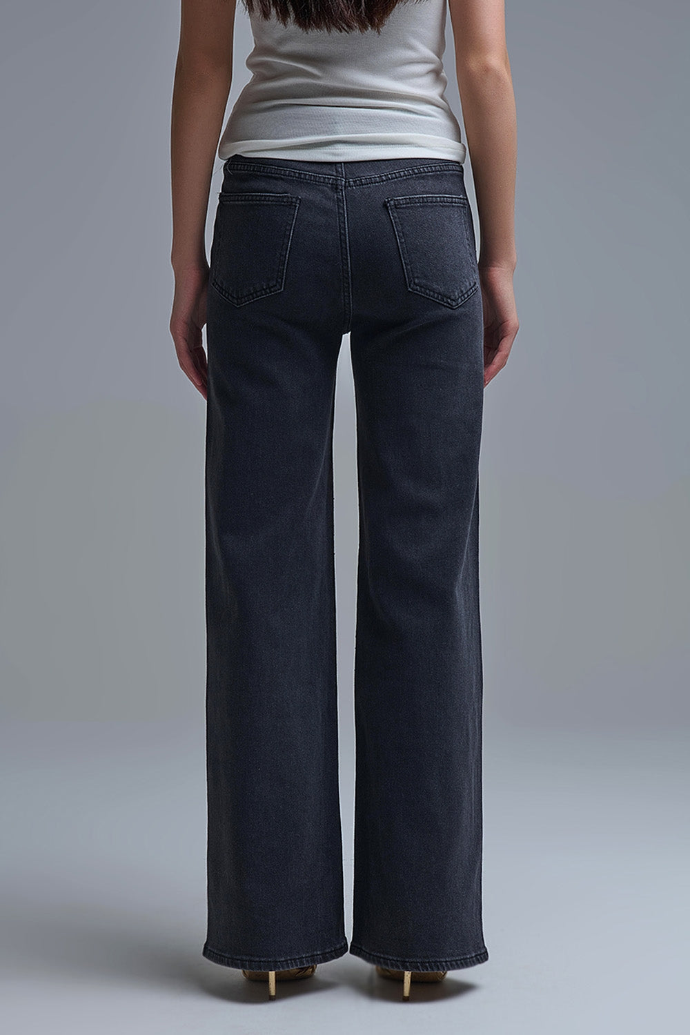 Vaqueros rectos negros con estampado de leopardo y detalle de strass