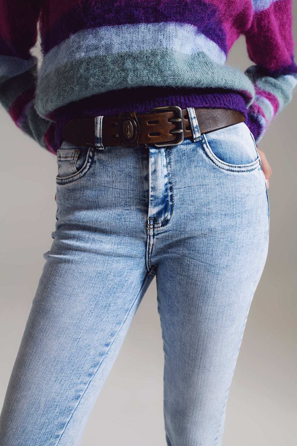 Vaqueros super skinny en talle medio con lavado azul claro