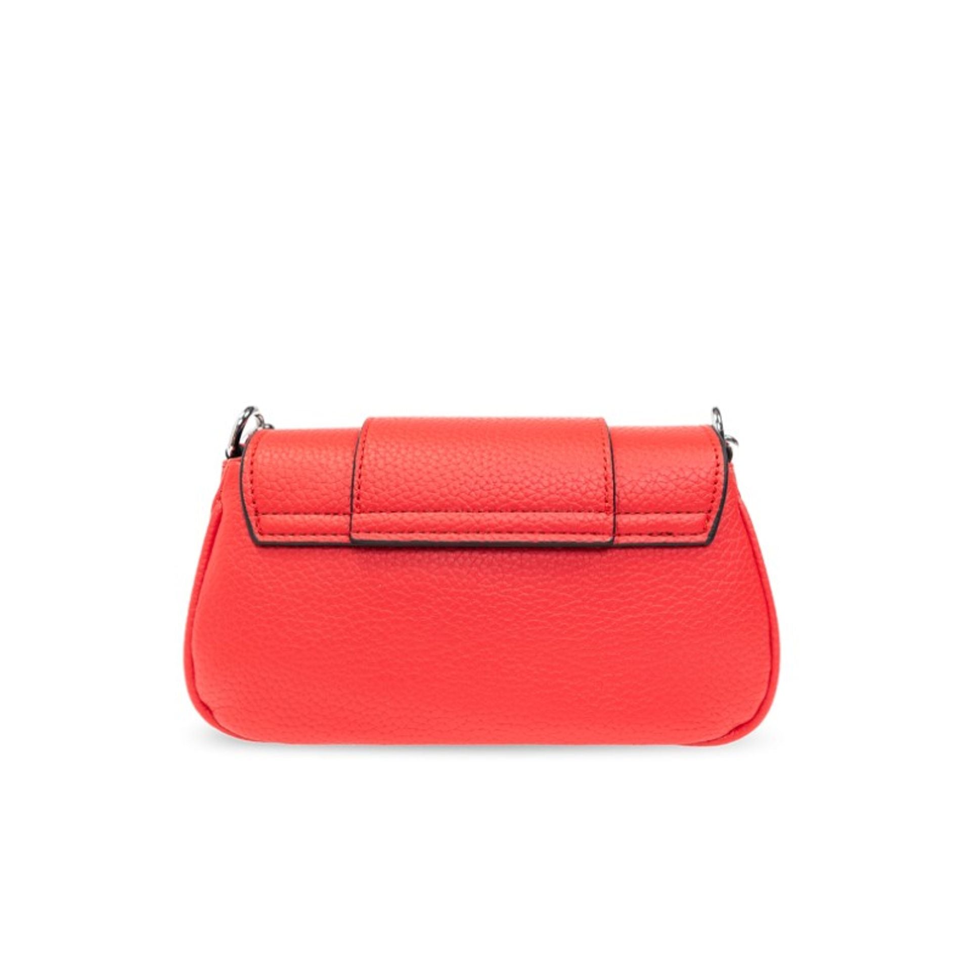 Bolso bandolera rojo de Versace Jeans Couture con cadena plateada y logo metálico frontal.