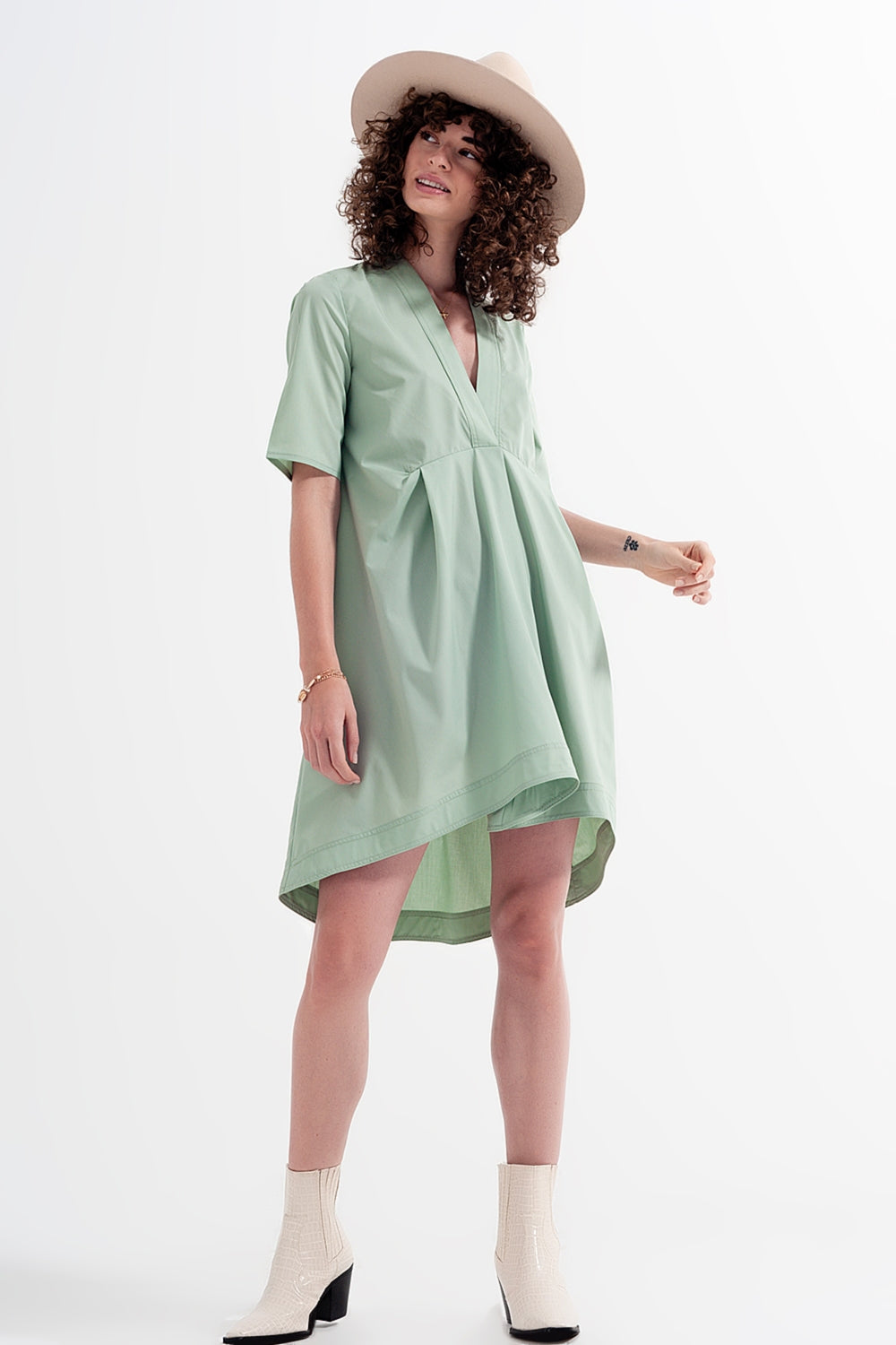 Vestido amplio corto en color verde a capas
