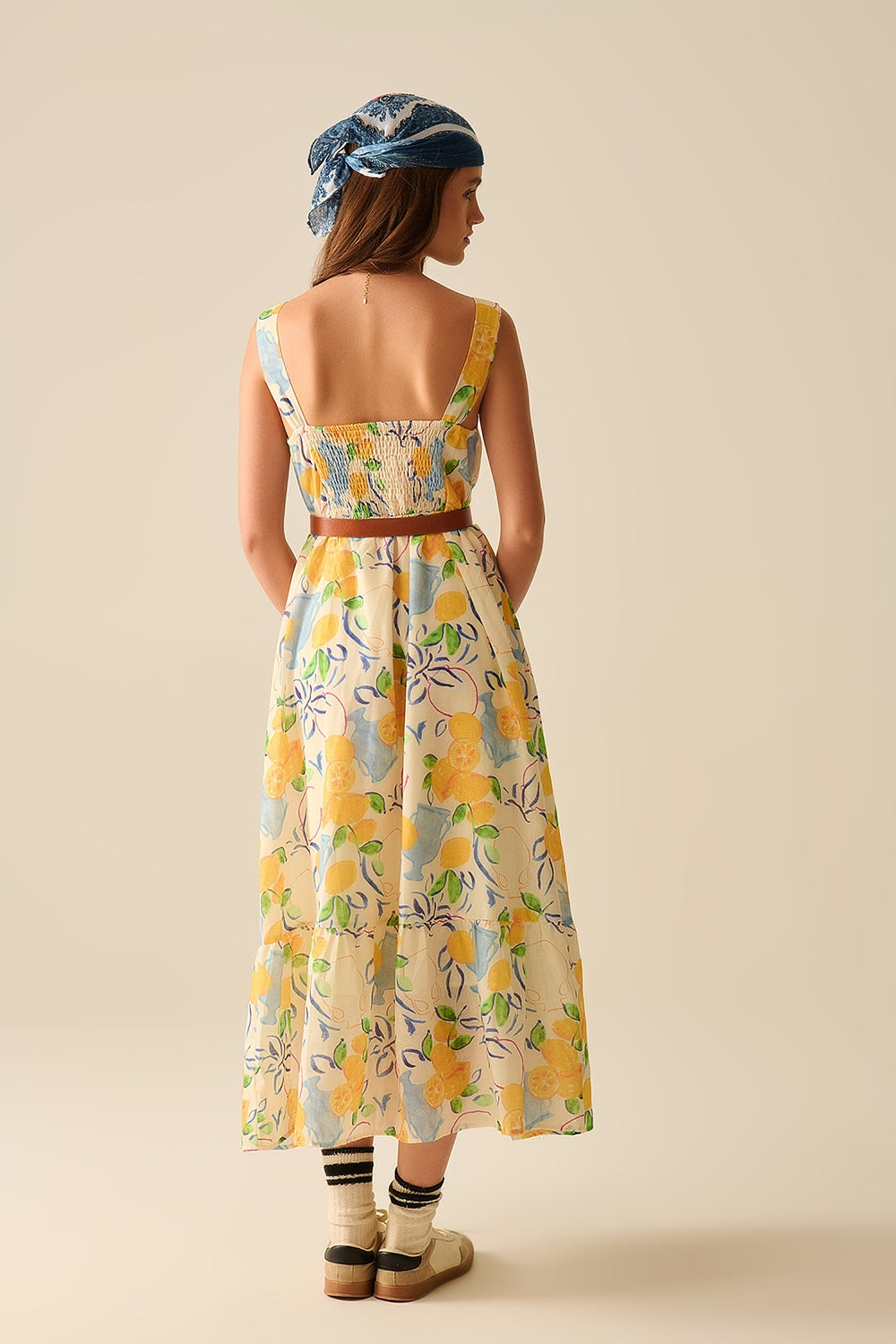 Vestido blanco maxi sin tirantes con estampado de limones
