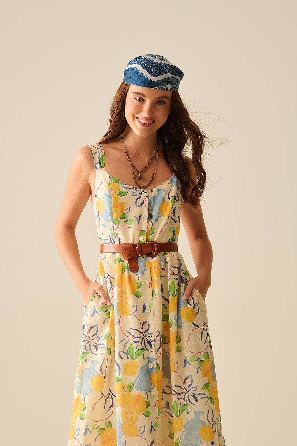 Vestido blanco maxi sin tirantes con estampado de limones