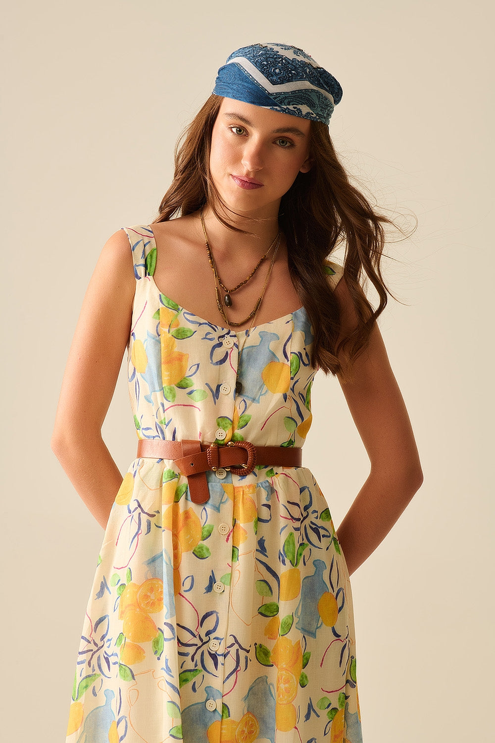 Vestido blanco maxi sin tirantes con estampado de limones
