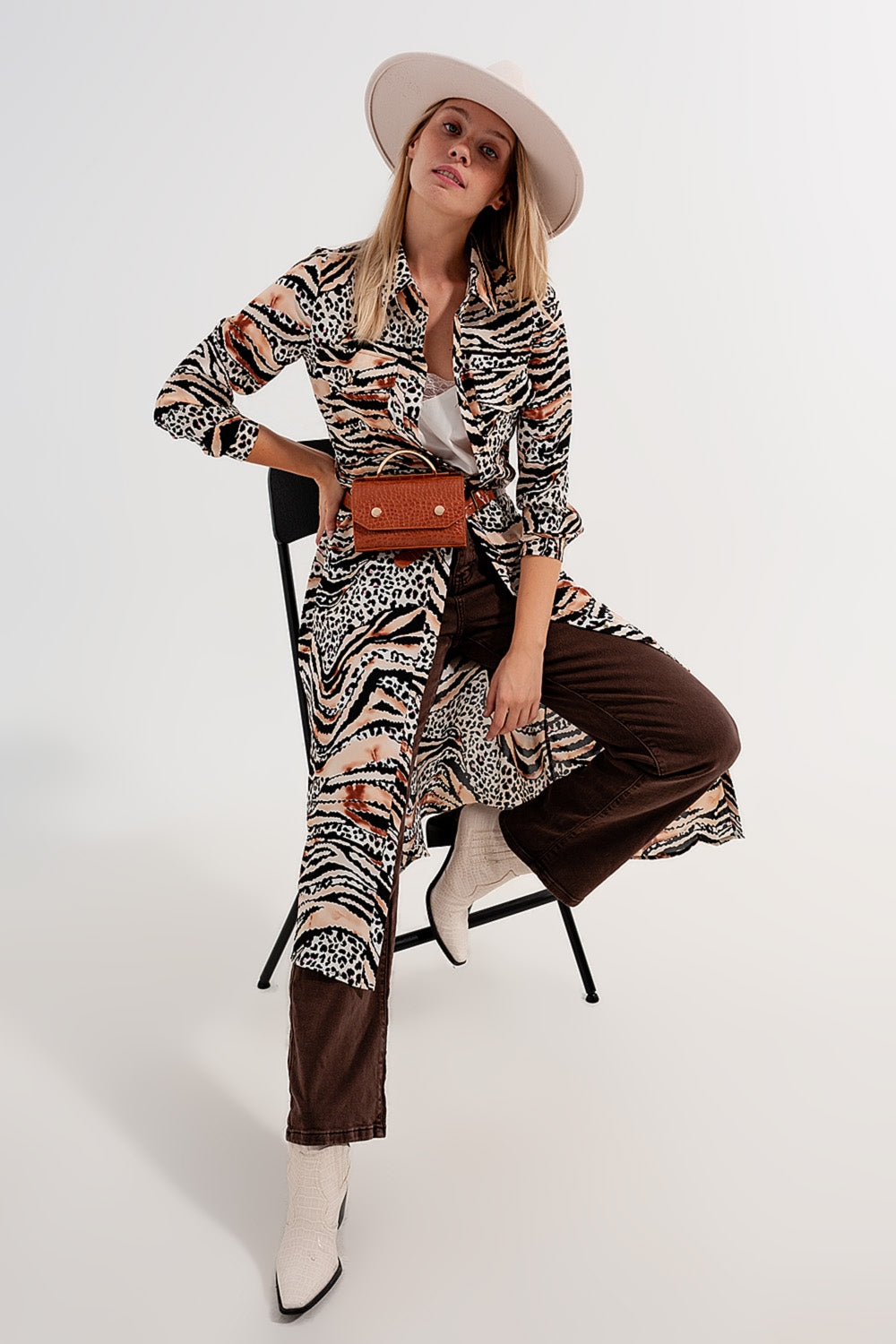 Vestido camisero beis con estampado animal