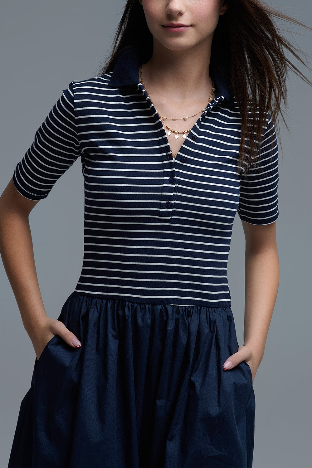 Vestido con top de rayas de polo y falda midi de popelín en azul marino