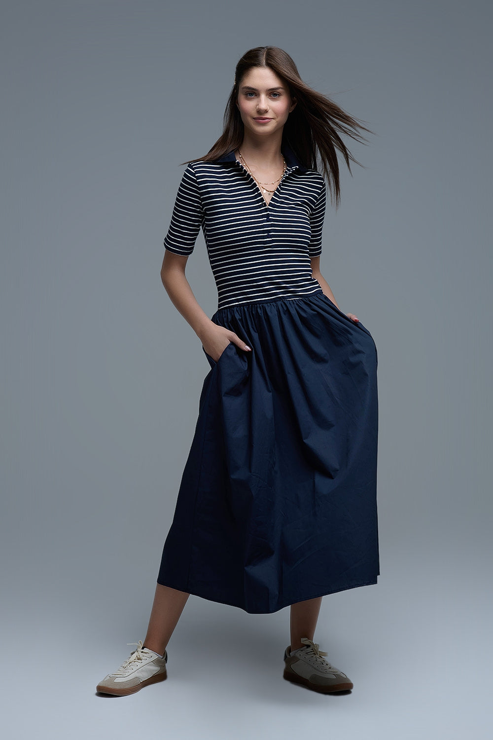 Vestido con top de rayas de polo y falda midi de popelín en azul marino