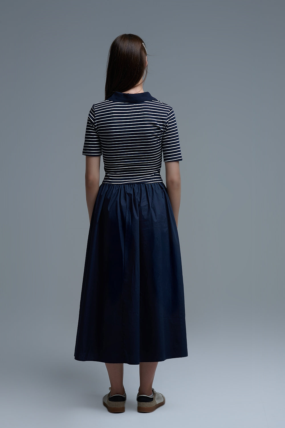 Vestido con top de rayas de polo y falda midi de popelín en azul marino