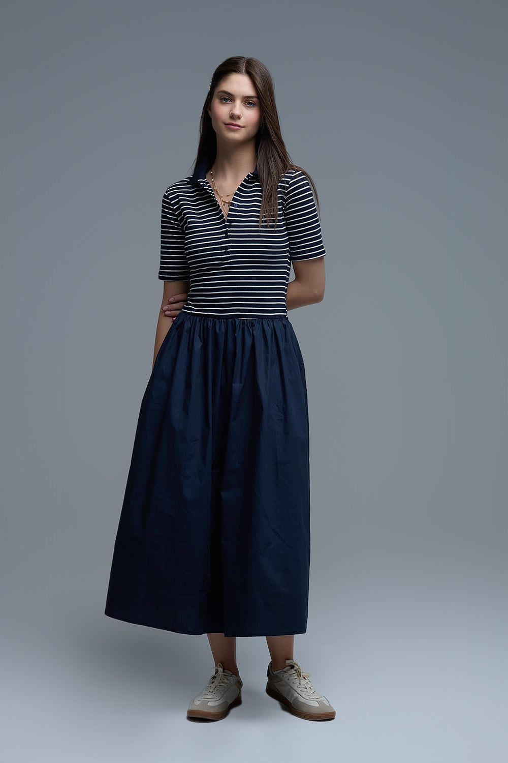 Vestido con top de rayas de polo y falda midi de popelín en azul marino