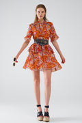 Q2 Vestido corto con estampado animal en naranja y blanco