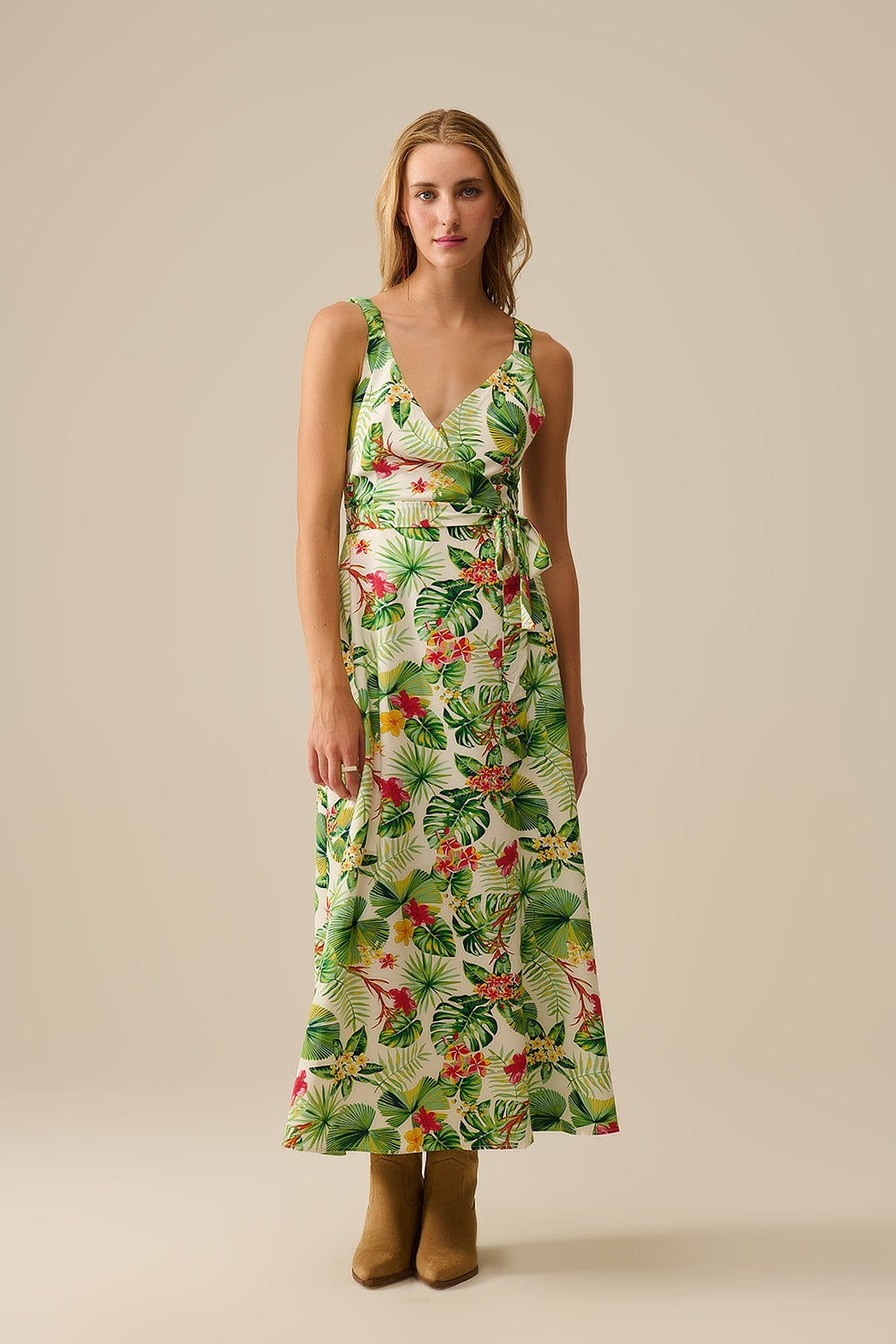 Vestido largo blanco con estampado tropical