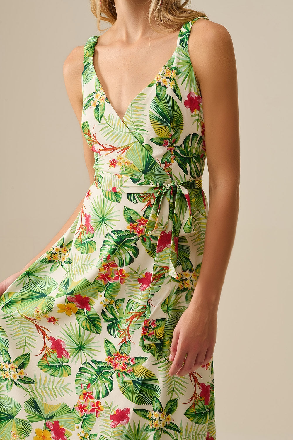 Vestido largo blanco con estampado tropical