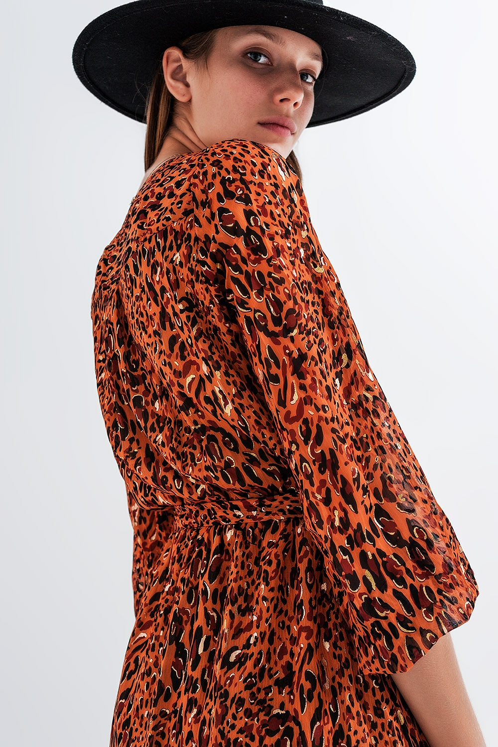 Vestido largo cruzado con estampado animal