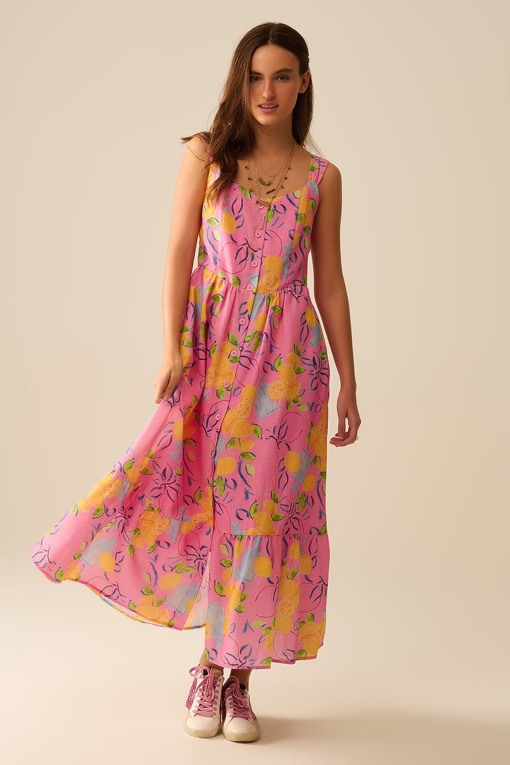 Vestido maxi sin mangas rosa con estampado de limones