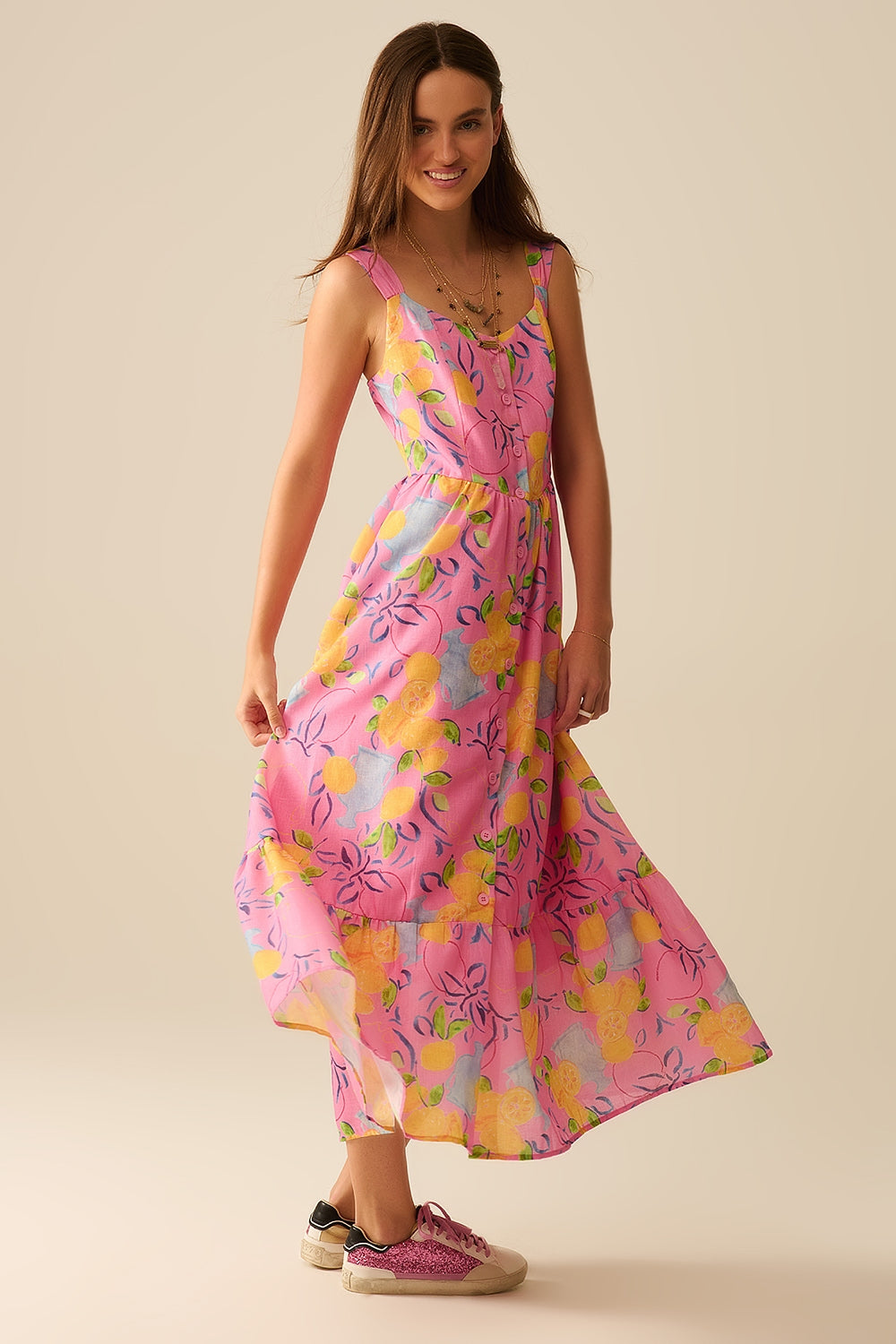 Vestido maxi sin mangas rosa con estampado de limones