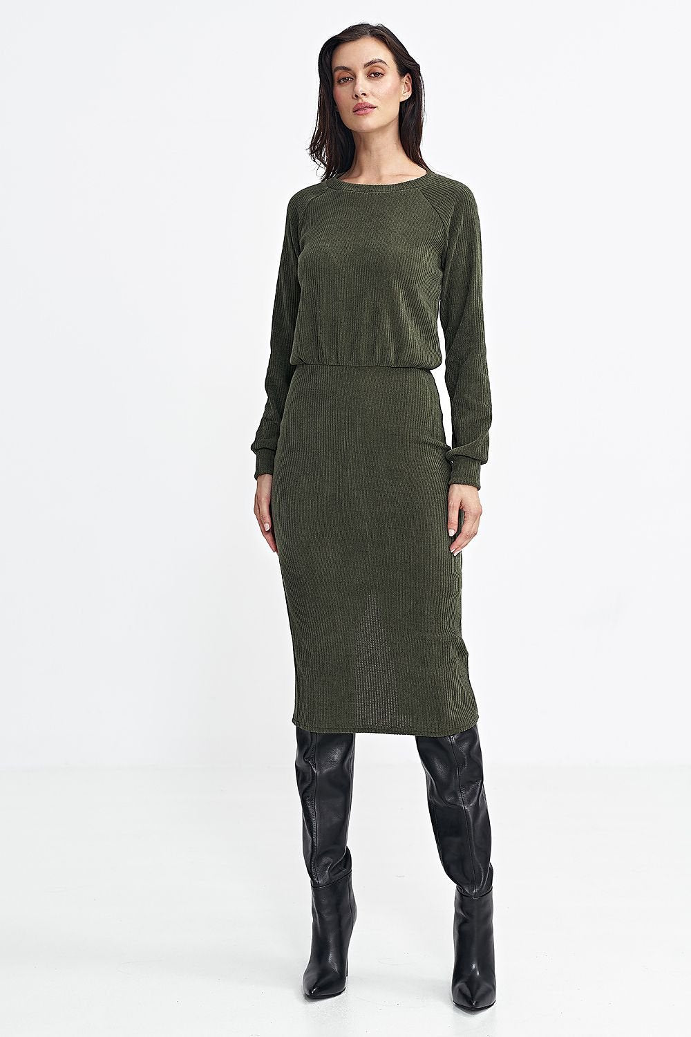 Vestido midi verde militar de punto canalé con manga larga total look