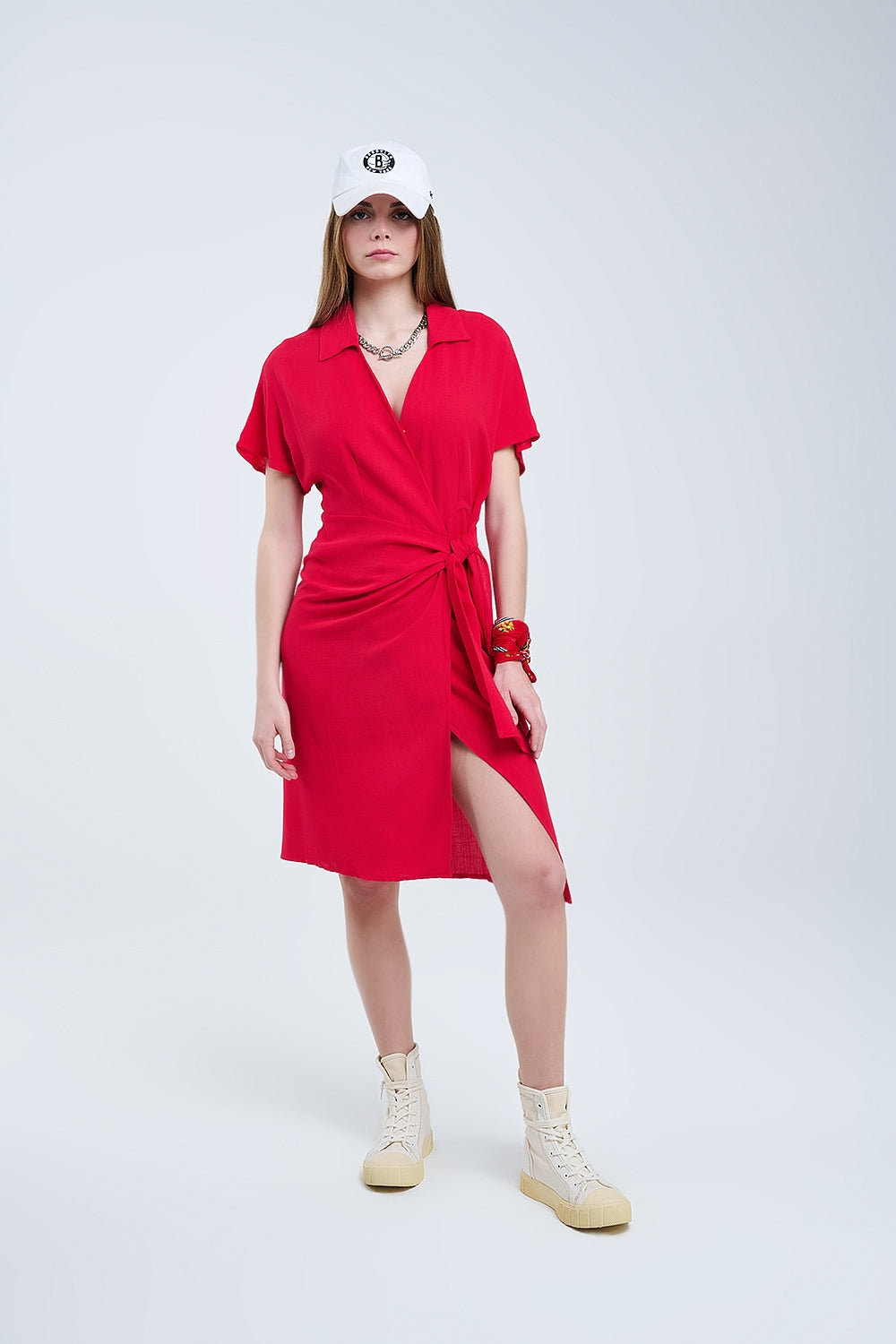 Vestido midi rojo con lazo lateral