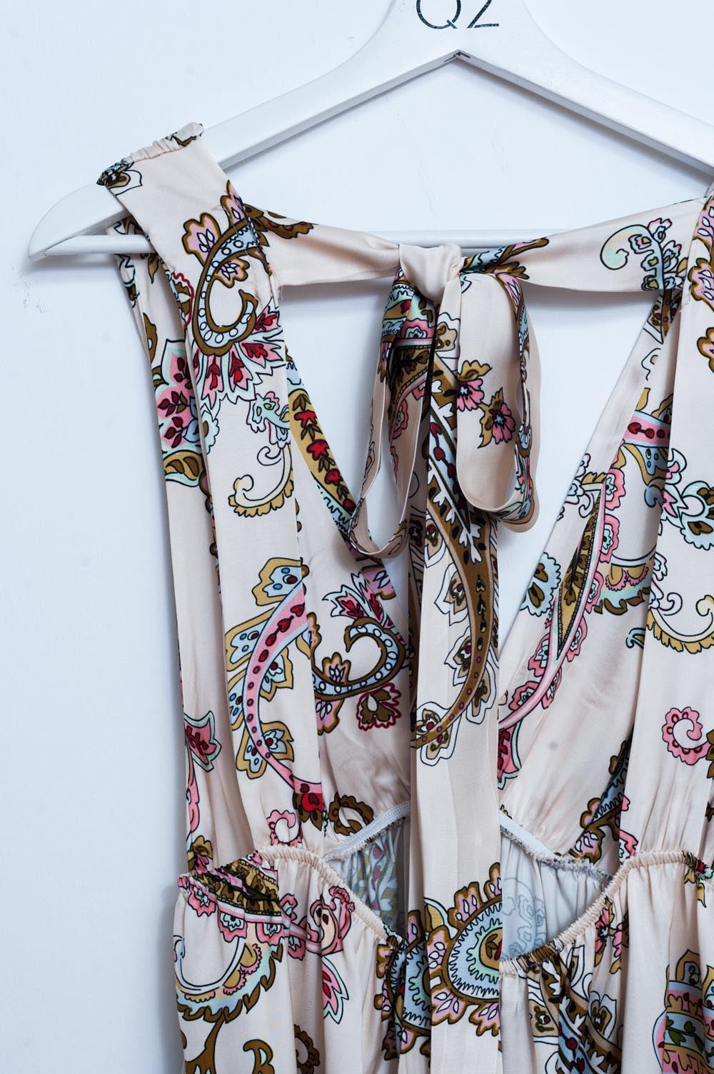 Vestido veraniego corto con estampado estilo cachemir