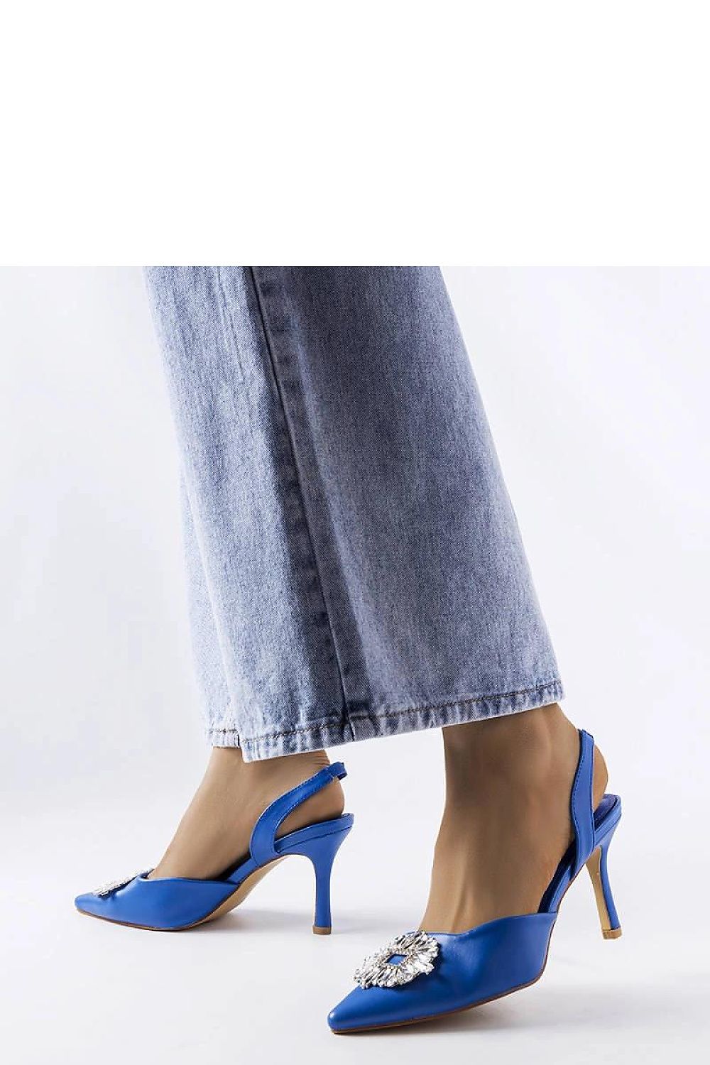 Zapatos de tacón en color azul vibrante tipo slinback para eventos incluye broche de cristal en el frente