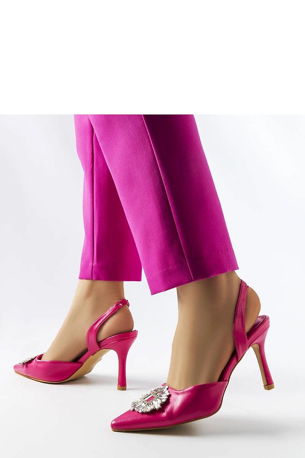 Zapatos de tacón en color rosa chicle tipo slinback para eventos incluye broche de cristal en el frente