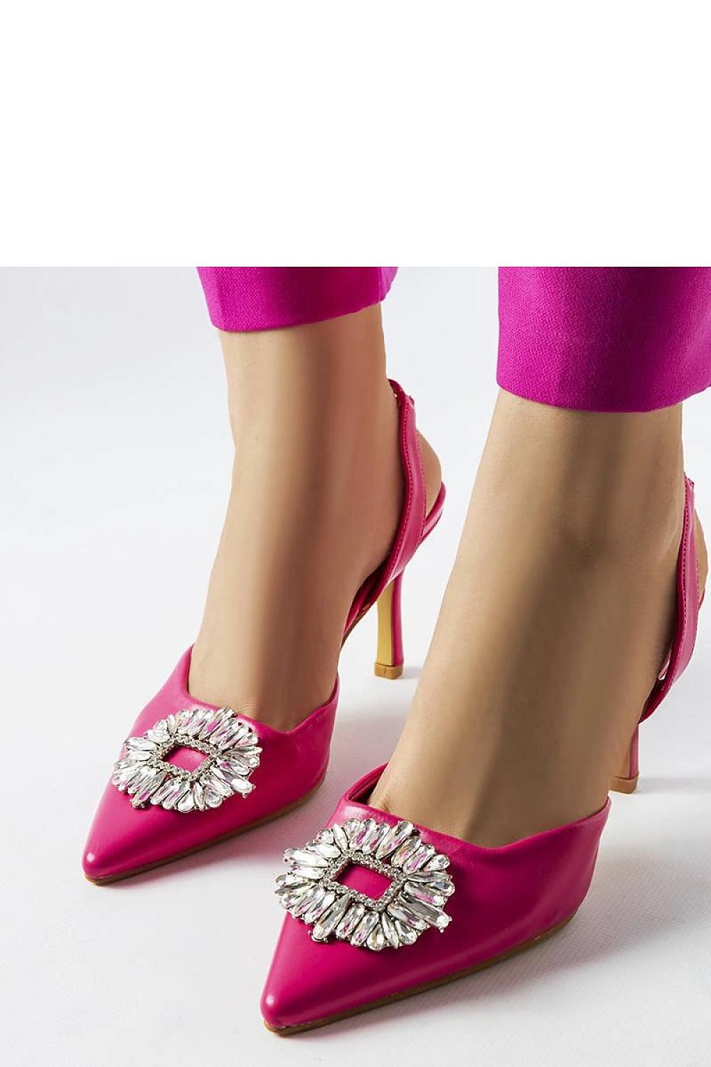 Zapatos de tacón en color rosa chicle tipo slinback para eventos incluye broche de cristal en el frente